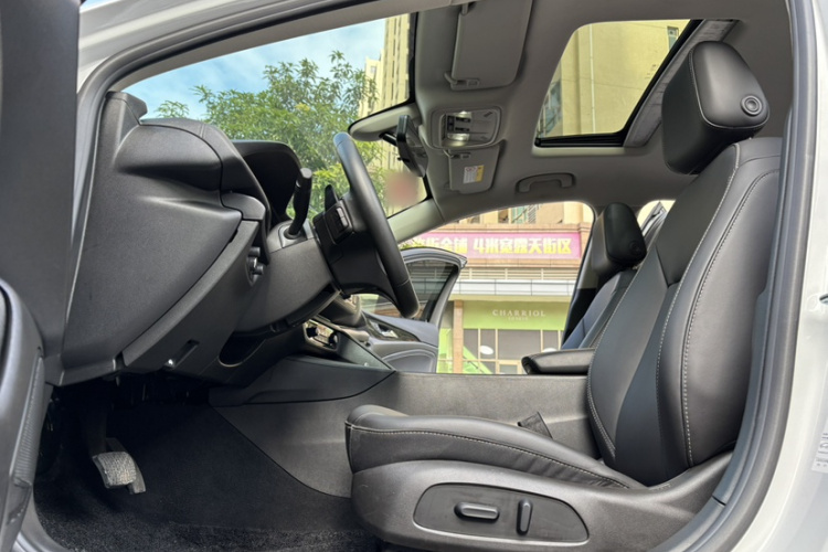 别克 君威 2024款 25T 超享版中控内饰7009