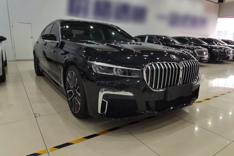 宝马7系 2021款 740Li 领先型 M运动套装车身外观3