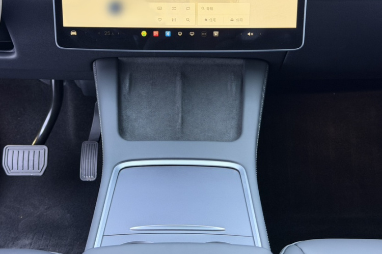 特斯拉 Model Y 2024款 后轮驱动版中控内饰7005