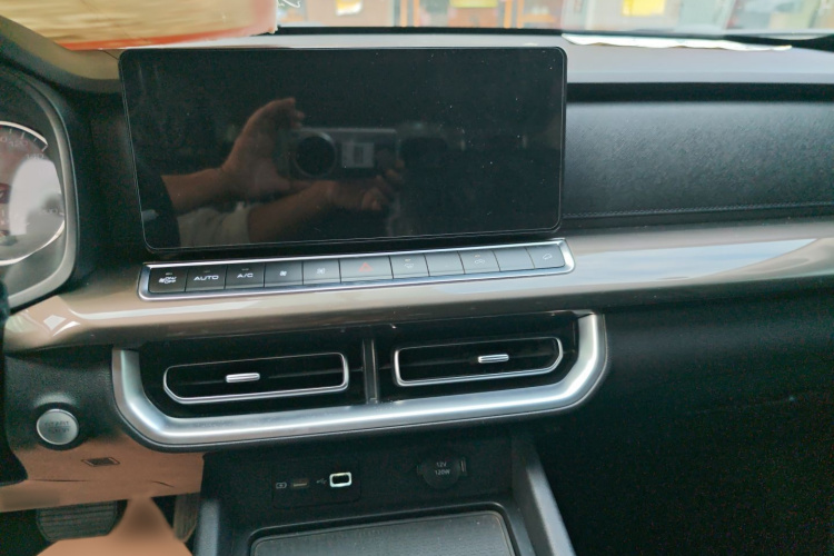 长城 炮 2023款 2.0T商用版自动柴油四驱精英型长箱GW4D20M局部细节16