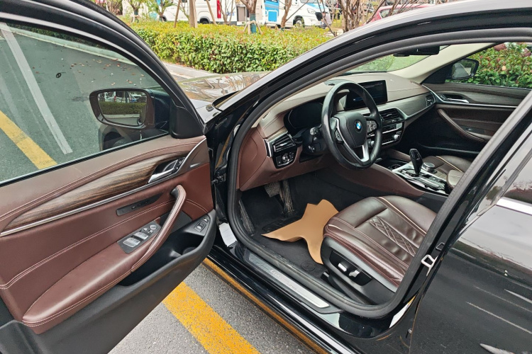 宝马5系新能源 2020款 里程升级版 530Le 豪华套装中控内饰7003