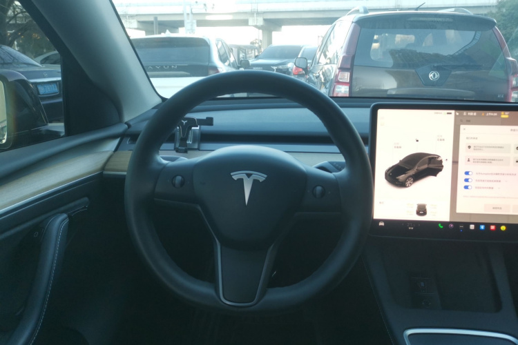 特斯拉 Model Y 2021款 标准续航后驱版中控内饰13