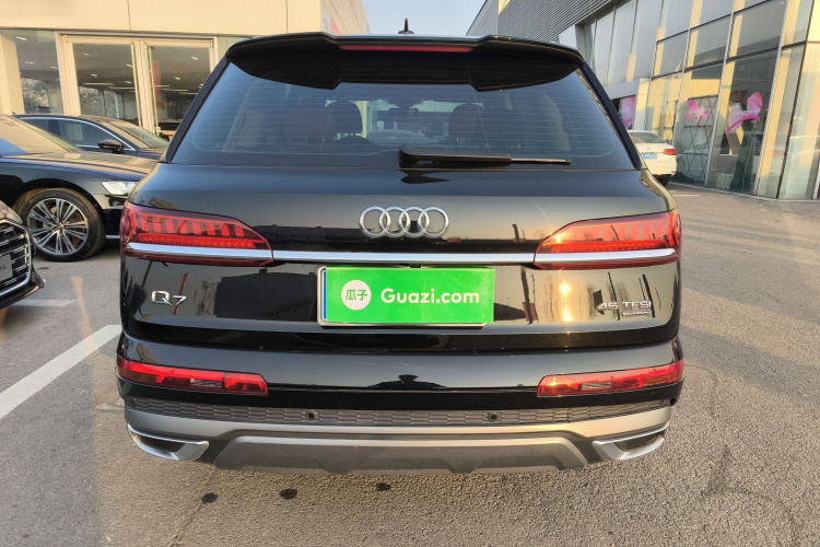 奥迪Q7 2022款 45 TFSI quattro S line运动型车身外观6004
