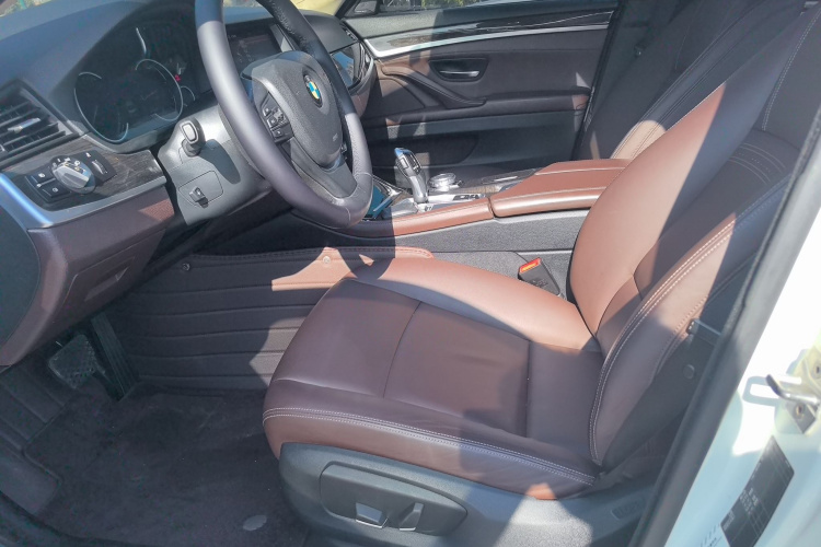 宝马5系 2017款 525Li 豪华设计套装中控内饰19