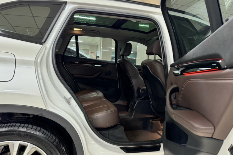 宝马X1 2018款 xDrive20Li 尊享型中控内饰7010