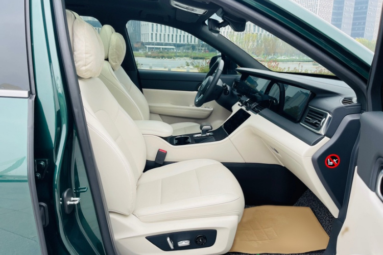 理想汽车 理想ONE 2021款 增程6座版中控内饰7006