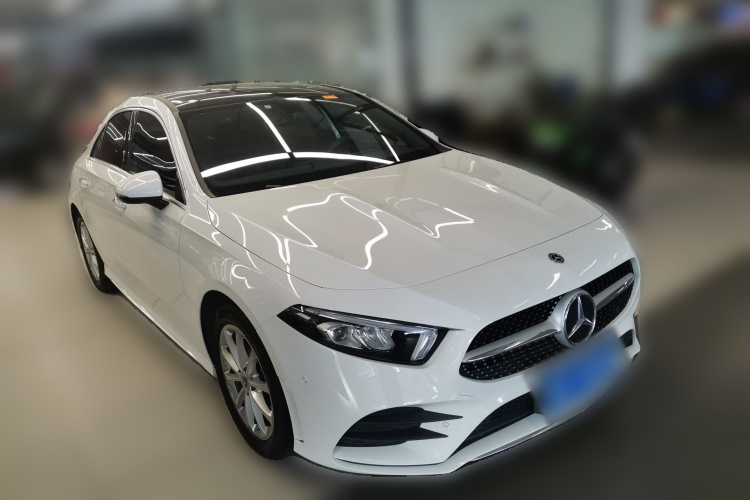 奔驰A级 2020款 改款 A 200 L 运动轿车时尚型车身外观3