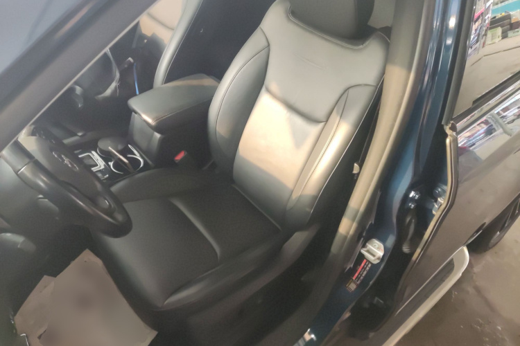 Jeep 大指挥官 2020款 2.0T 四驱夜鹰版中控内饰19