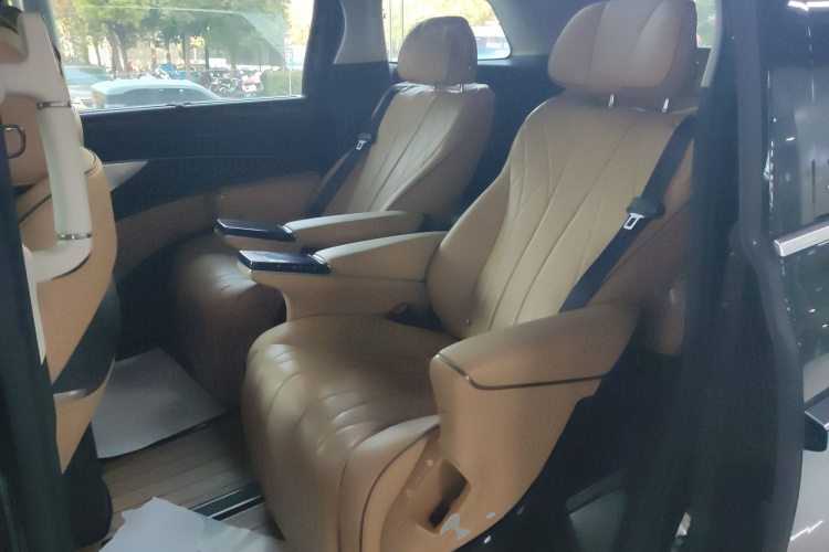 腾势D9 2024款 DM-i 980 四驱尊荣型中控内饰21