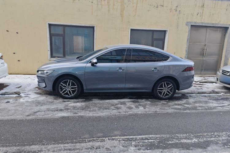 比亚迪 秦PLUS 2024款 荣耀版 EV 420KM领先型车身外观4