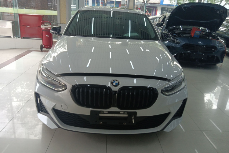 宝马1系 2022款 120i M运动曜夜版车身外观6001