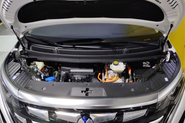 腾势D9 2024款 DM-i 980 四驱尊荣型机舱底盘24