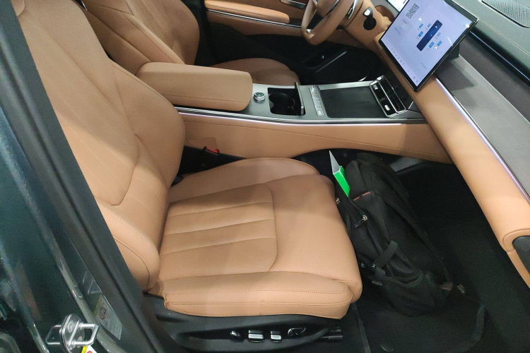 比亚迪 汉L 2025款 DM-p 四驱激光雷达旗舰型局部细节41