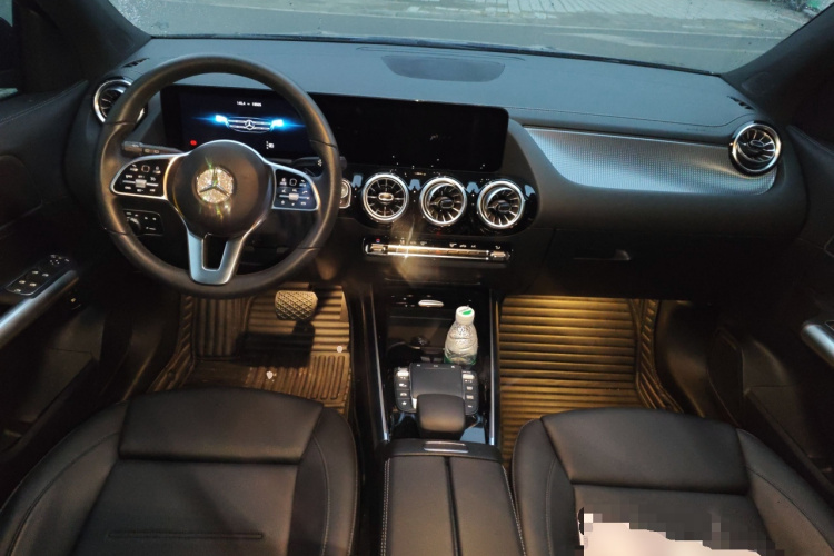 奔驰GLA 2020款 GLA 200中控内饰12