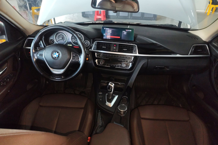 宝马3系 2019款 320Li 时尚型中控内饰12