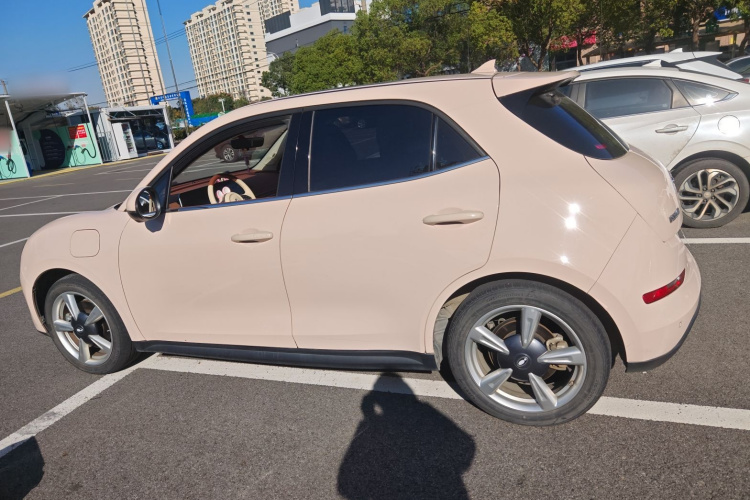 欧拉好猫 2022款 400km标准续航 尊贵型 磷酸铁锂车身外观4