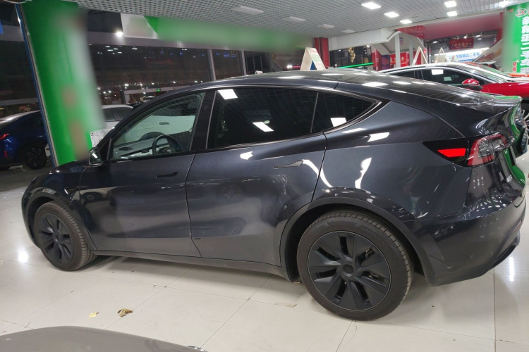特斯拉 Model Y 2024款 长续航全轮驱动版车身外观4