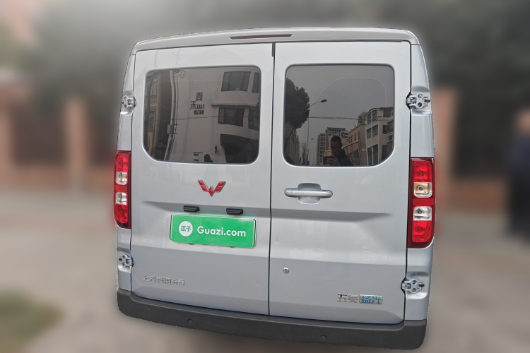 五菱汽车 五菱扬光 2024款 300KM 舒适型客车版 75kW车身外观6