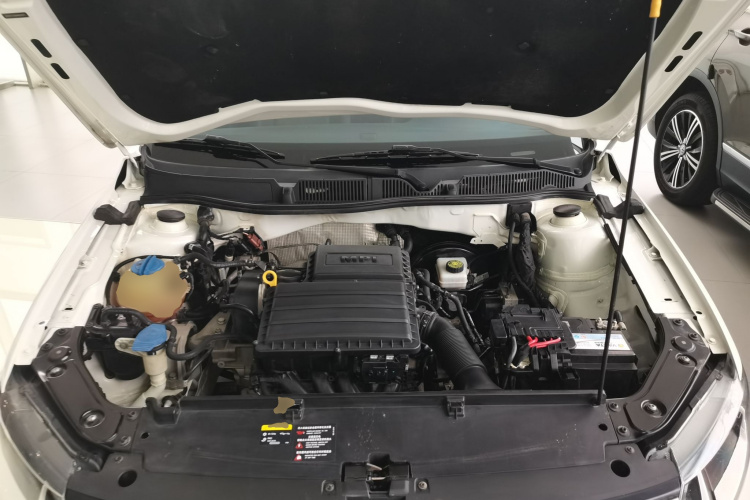 大众 朗逸 2017款 1.6L 自动舒适版机舱底盘24