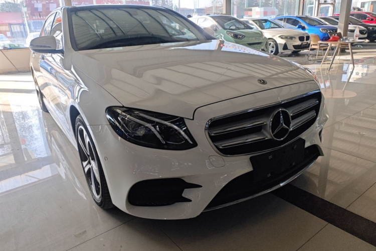 奔驰E级 2016款 E 200 L 运动型车身外观3
