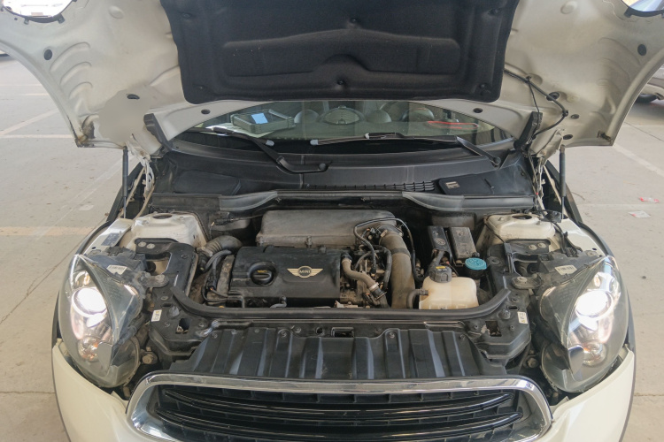 MINI Countryman 2016款 1.6T COOPER ALL4 Fun装备控机舱底盘24