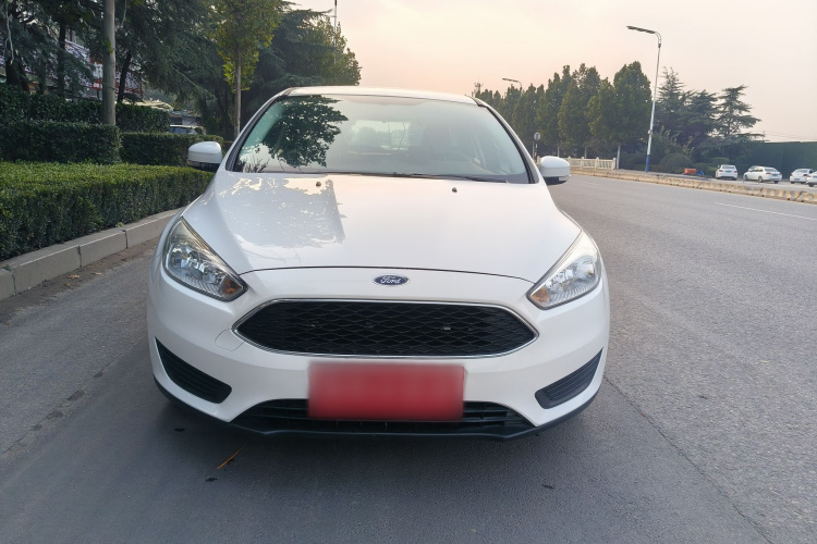 福特 福克斯 2018款 两厢经典 1.6L 自动舒适型智行版车身外观6001