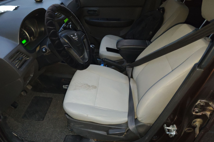 五菱汽车 五菱宏光 2015款 1.5L S 基本型国V中控内饰19