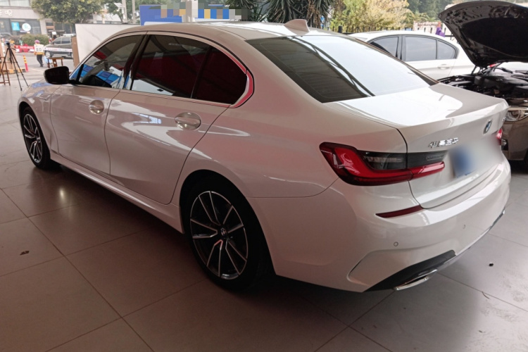 宝马3系 2022款 325Li M运动套装车身外观4