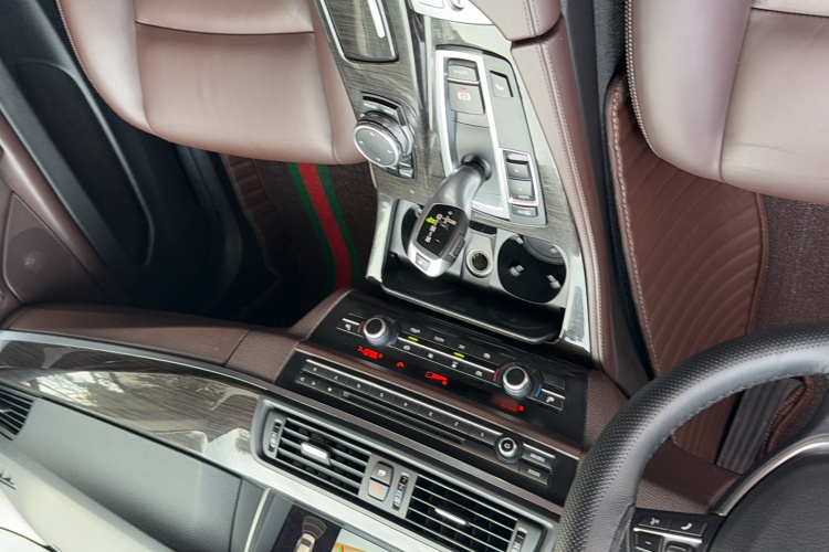 宝马5系 2014款 525Li 豪华设计套装局部细节9010