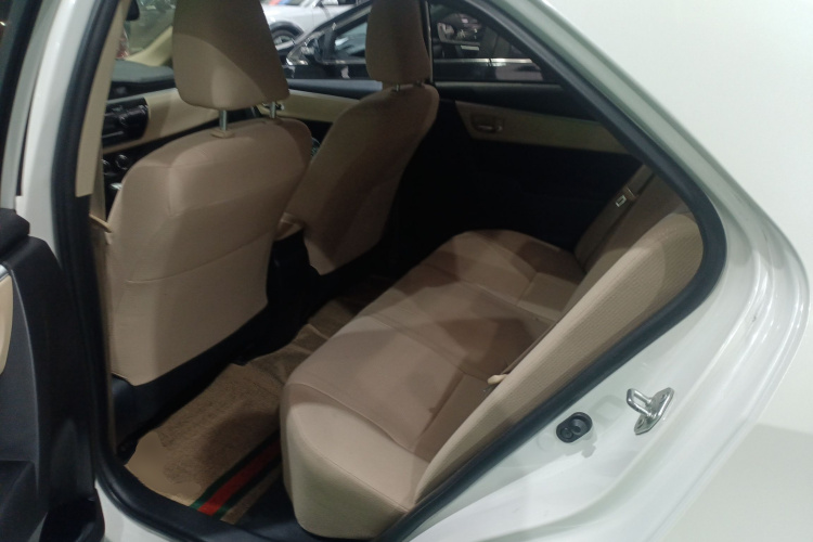 丰田 雷凌 2015款 1.6E CVT新锐版中控内饰21