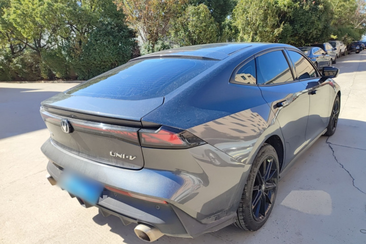长安UNI-V 2022款 1.5T 尊贵型车身外观7