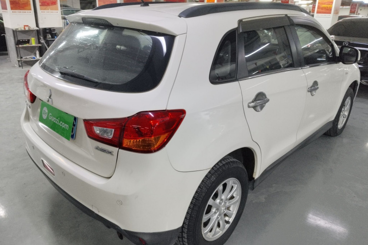 三菱 劲炫ASX 2013款 2.0L CVT两驱精英版车身外观7