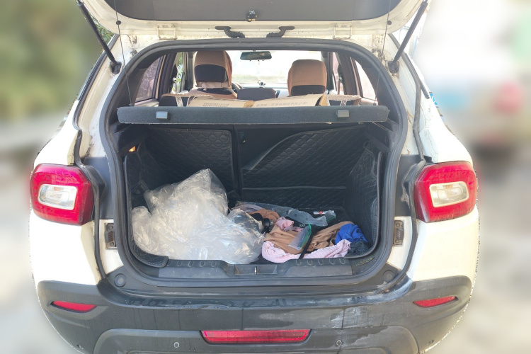 中华V3 2015款 1.5L 手动基本型中控内饰23