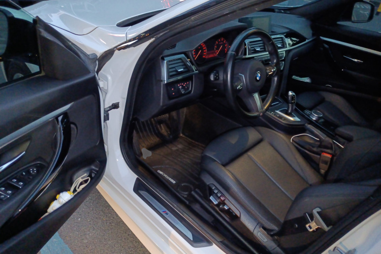 宝马3系GT 2019款 320i M运动套装中控内饰20