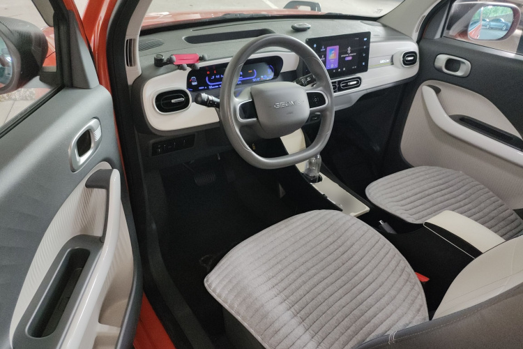 吉利银河 2025款 210km 熊猫骑士中控内饰12