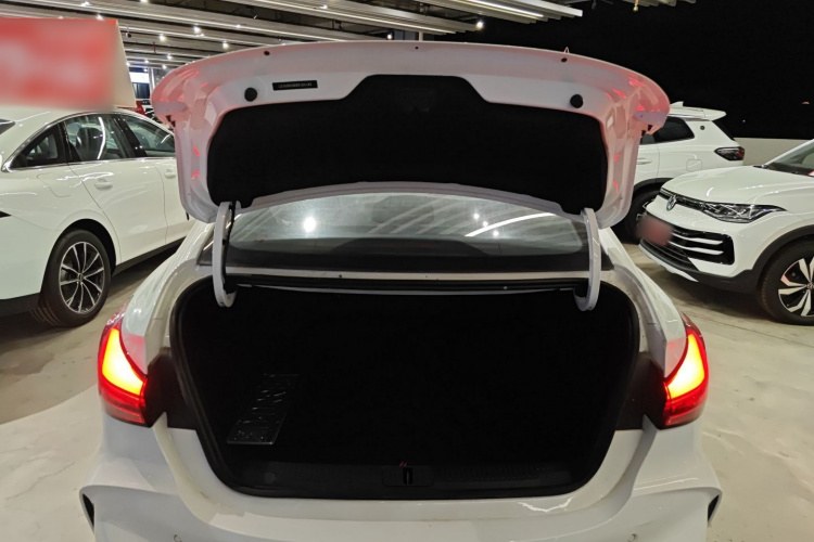 名爵 MG5 2025款 180DVVT 全球豪华版机舱底盘23