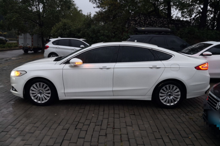 福特 蒙迪欧 2013款 2.0L GTDi200时尚型车身外观4