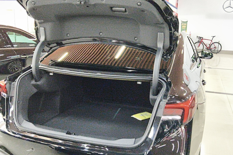 别克 君越 2023款 28T 越尊版机舱底盘23