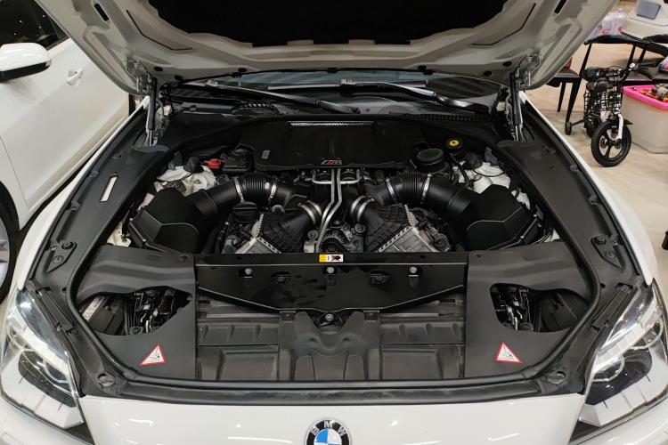 宝马M6 2013款 M6 Gran Coupe机舱底盘24