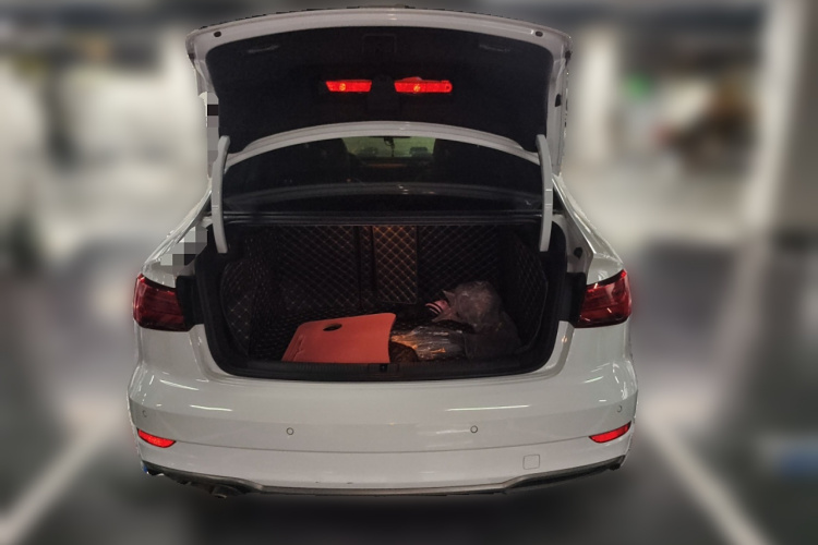 奥迪A3 2018款 30周年年型 Limousine 35 TFSI 时尚型局部细节23