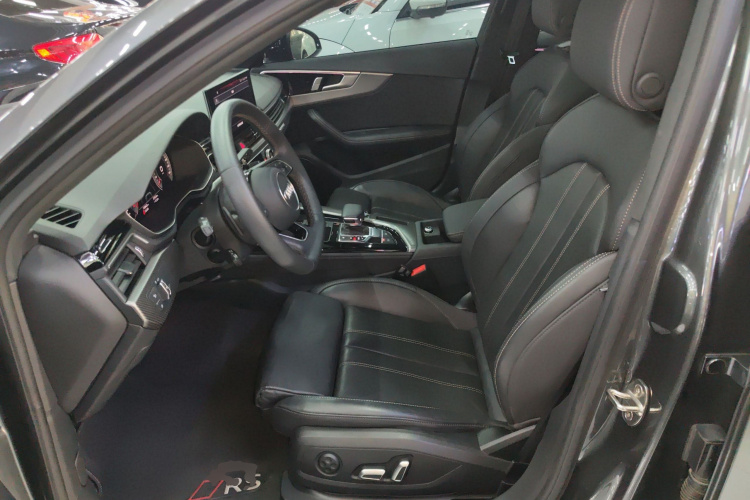 奥迪A4L 2024款 40 TFSI quattro RS套件燃速型中控内饰19