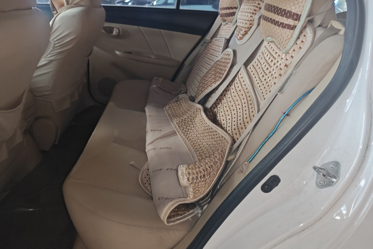 丰田 威驰 2014款 1.5L 自动智臻版中控内饰21