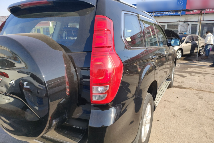 哈弗H9 2015款 2.0T 四驱豪华型 7座车身外观7