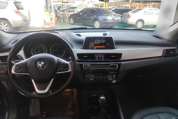 宝马X1 2016款 sDrive18Li 尊享型中控内饰12