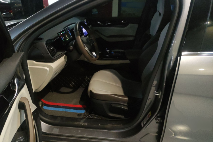 比亚迪 秦PLUS 2024款 荣耀版 DM-i 55KM领先型中控内饰19