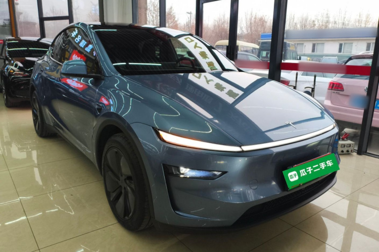 特斯拉 Model Y 2025款 后轮驱动版车身外观3