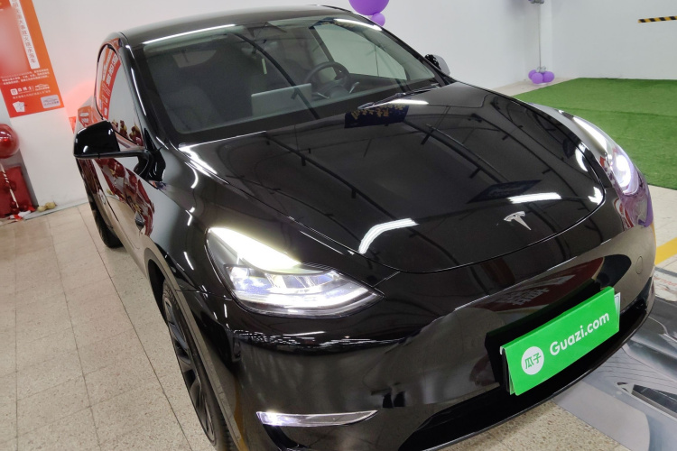 特斯拉 Model Y 2021款 标准续航后驱版车身外观3