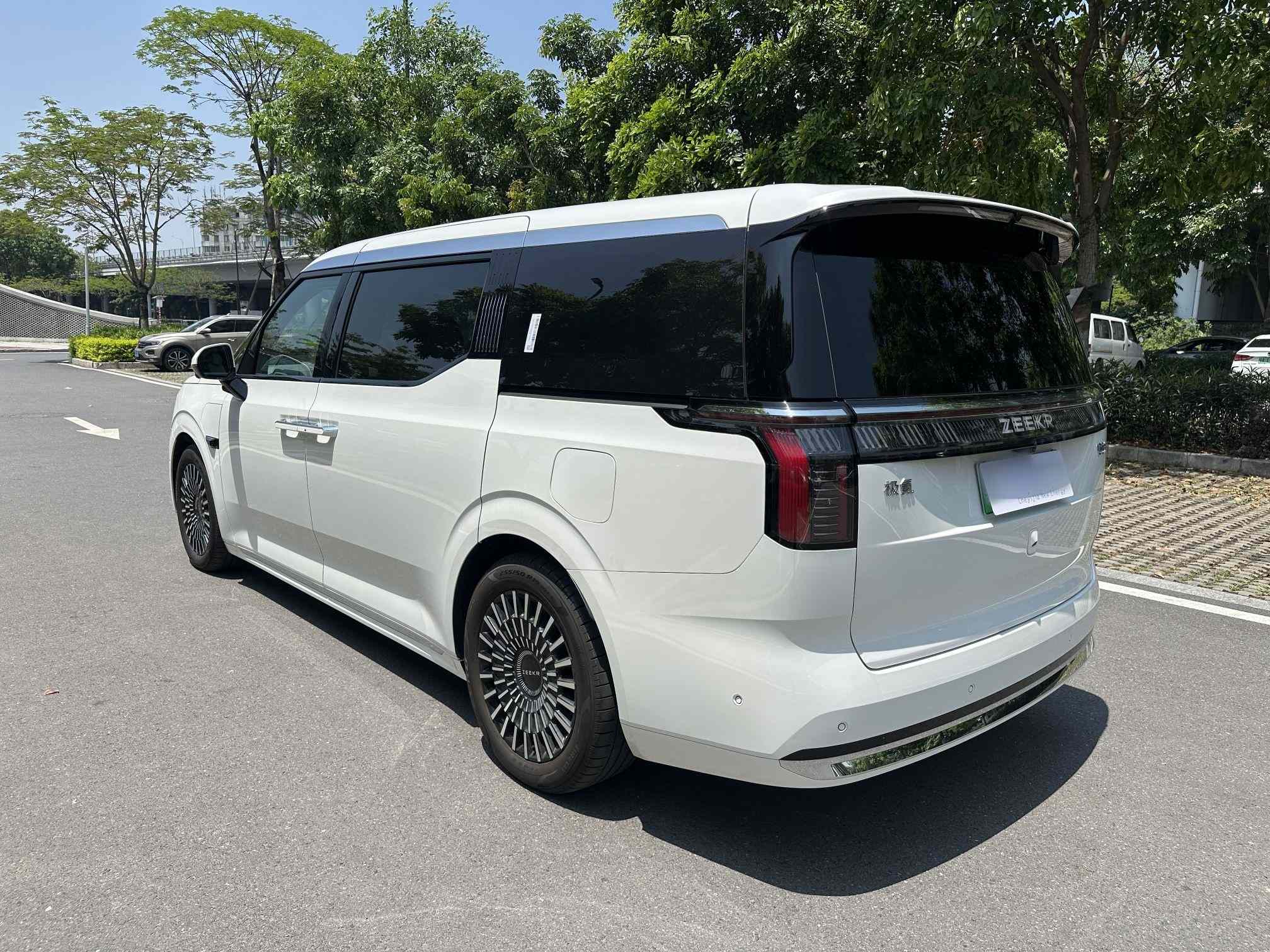极氪009 2024款 七座过道版四驱 108kWh(5)