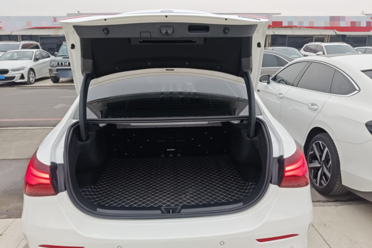 奔驰A级 2024款 改款 A 200 L 时尚型机舱底盘23