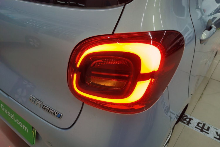 五菱汽车 宏光MINIEV 2025款 四门版 臻享+款车身外观9